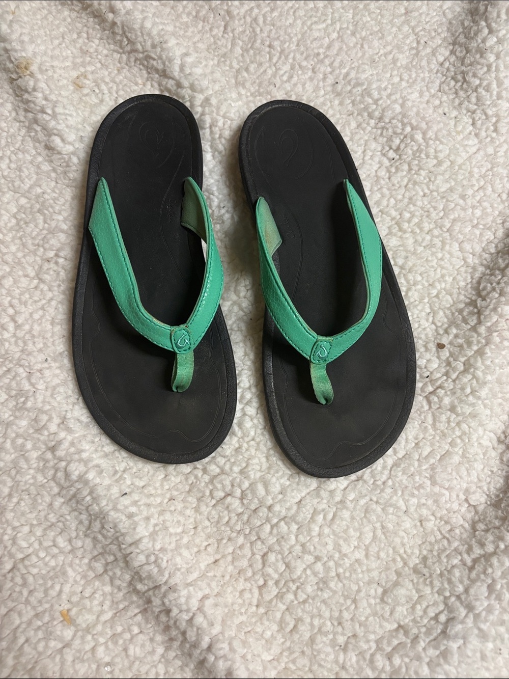 Olukai Ohana Flip Flops water friendly sandals size 8
